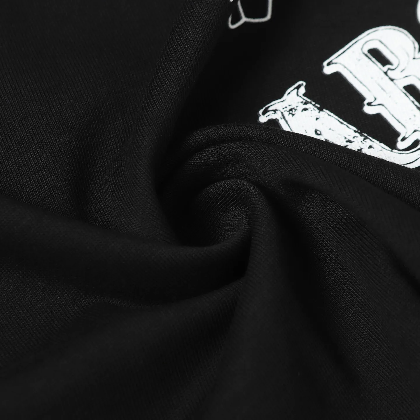 🅿️170 CHROME HEARTS/Chrome Heart CH Sanskrit printed short-sleeved T-shirt on the chest The fabric is made of 280g heavy combed cotton, customized with 32 count 1*1 threads. The garment is washed twice. The fabric is comfortable and skin-friendly without any strange feeling. Custom dyed fabric, with high textile density, good drape and not easy to deform. The thick texture and compact spinning process will not affect the breathability of the fabric. The saturation of the color is very high. Imported digital direct-injection printing technology. A versatile and good-looking short sleeve. The loose fit covers the flesh and makes you slim. Size: XS-L